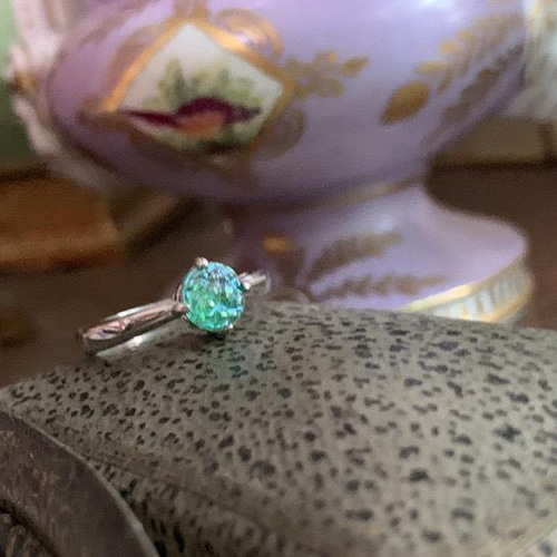 アボカドフレッシュグリーン 火山溶岩 ヨーロッパ アンティーク リング