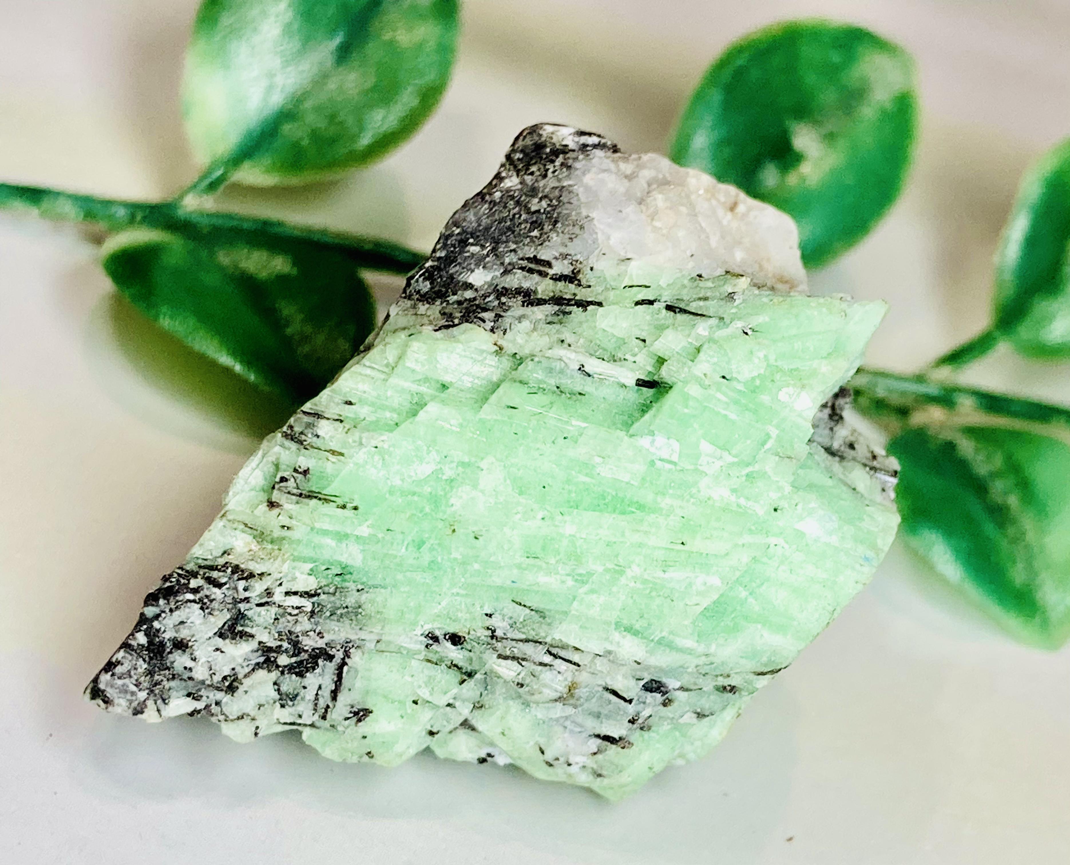 【浮気封じ】エメラルド ラフストーン　原石