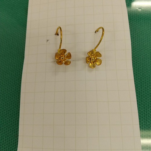 特別値下げ100円off】金属の花のゴールドジャーマンフックピアス 1.8×2 