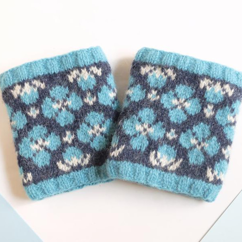 リトアニア】手編み 花柄刺繍 リストウォーマー 収納袋付き レトロ花柄