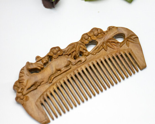 2026 干支 馬 午 高級木材 緑檀 天然木の櫛 彫りくし 梅と馬 その他