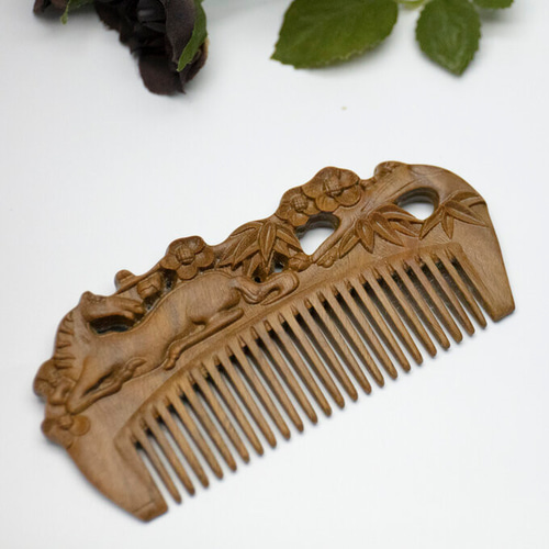 2026 干支 馬 午 高級木材 緑檀 天然木の櫛 彫りくし 梅と馬 その他