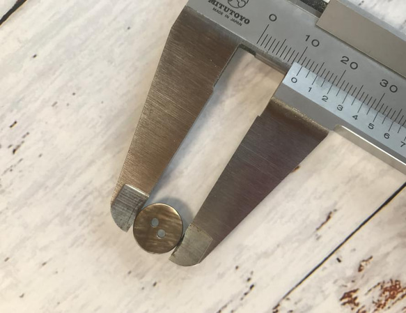 【再再販】お買い得 ◆ 30ヶ入 ◆ シェルボタン(黒蝶貝) ◆ 2穴 ◆ 皿型 ◆ 11.3mm ◆ B-No,002 3枚目の画像