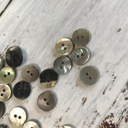 【再再販】お買い得 ◆ 30ヶ入 ◆ シェルボタン(黒蝶貝) ◆ 2穴 ◆ 皿型 ◆ 11.3mm ◆ B-No,002 6枚目の画像