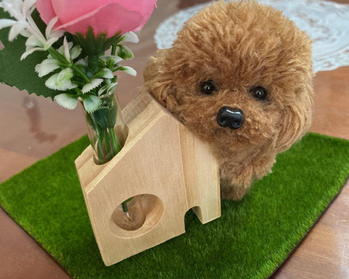 羊毛フェルト ハンドメイド 犬 りぼんページ 一輪挿し⭐︎ペン立て⭐︎茶色 トイプードル ⭐︎犬ぽんぽん