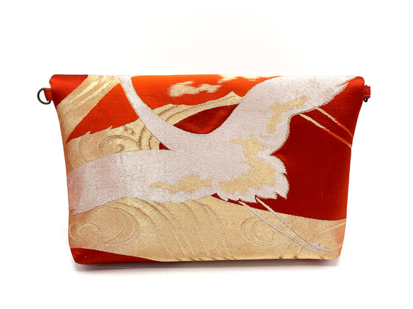 クラッチバッグ  くり抜きハンドル付(メタル） 正絹　袋帯　鶴紋様　(朱赤金系・朱赤色)　 4枚目の画像