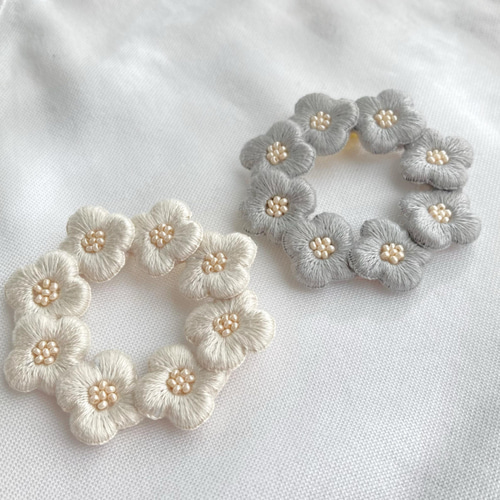 パールのような輝き》花のリース 刺繍ブローチ ブローチ myou