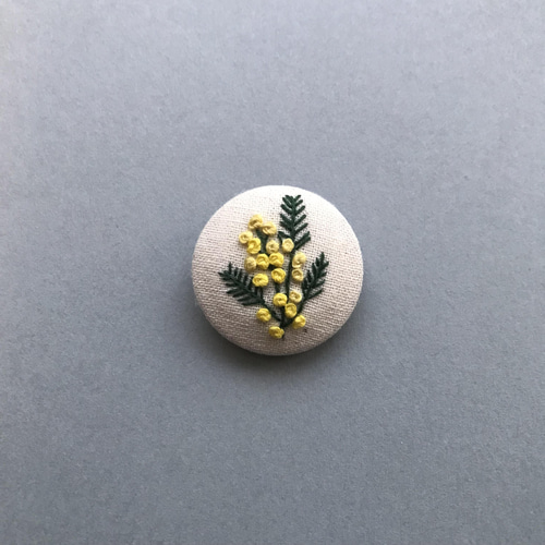 くるみボタン　刺繍　ヘアゴム　ブローチ　ミモザシリーズ 手刺繍ブローチ・ヘアゴム ミモザ 《私のミモザ》くるみボタン