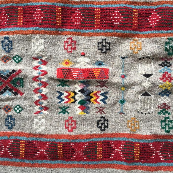 手織り 完全オリジナル　ベルベルアマジグの文様をふんだんに織り込んだ　キリムM ガフサ79　約78X127㎝ 5枚目の画像