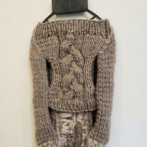 犬服♪ざっくりとした2色編み込みのアラン模様手編みセーター(エル