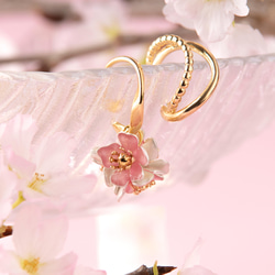 桜の花のイヤーカフ 3枚目の画像