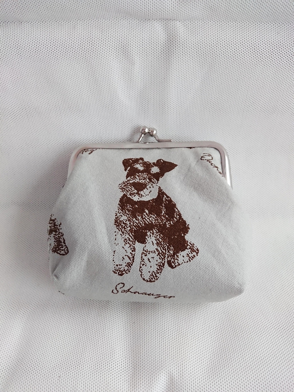 ハンドメイド　刺繍　シュナウザー　犬　ミニポーチ ハンドメイド 刺繍 シュナウザー 犬 ミニポーチ ミニチュア