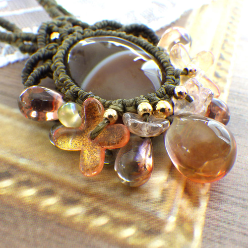 ブラウンストライプアゲートのマクラメフレーミングネックレス  