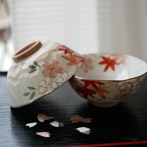 B202b  「雲錦流水 茶碗」京泉作　共布共箱　京東山　日吉窯　桜・紅葉・流水 B202b 「雲錦流水 茶碗」京泉作 共布共箱 京東山 日吉窯 桜・紅葉・