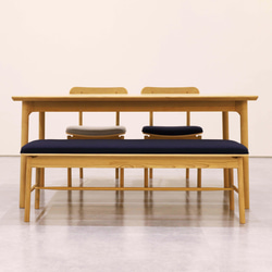 Hygge(ヒュッゲ)ダイニングセット（北海道産　サクラ仕様）／テーブル＋ベンチ＋椅子２脚のお買い得なセットです！ 2枚目の画像