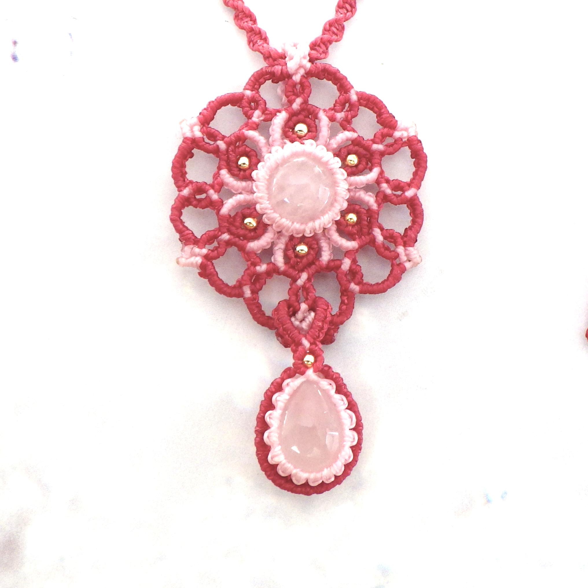 ローズクォーツのマクラメネックレス「fluffy flower」