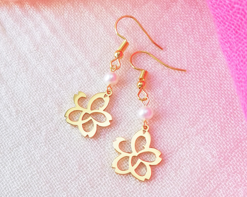 ひらがな “さくら” 桜 文字絵 ピアス (イヤリング金具、サージカル