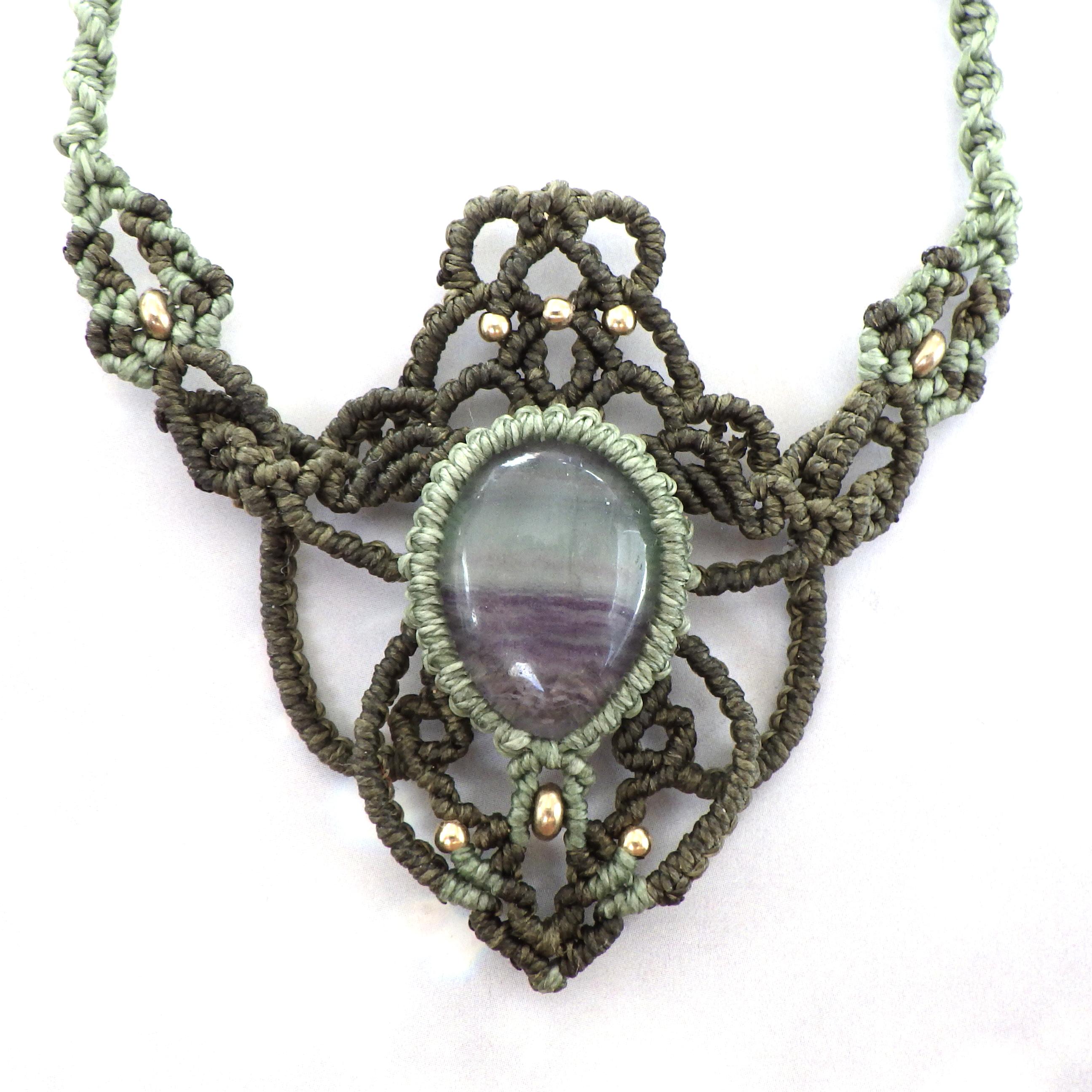 フローライトのマクラメネックレス「雫」