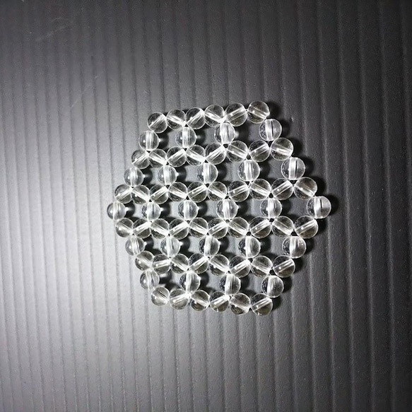 AAA天然水晶4mm玉72粒使用【ヘキサゴンマット】大きさ約5×4.3cm 3枚目の画像