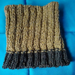敬老の日のプレゼントに如何ですか～～！　棒針編みで見せかけの交差編みをしてざっくり編んだ、ネックウォーマー～～！！ 15枚目の画像