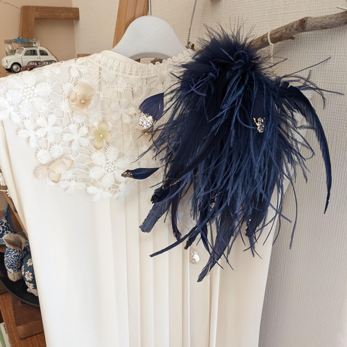 オーストリッチ　フェザーコサージュ　ネイビー小 L'Appartement INDRESS オーストリッチフェザーコサージュ
