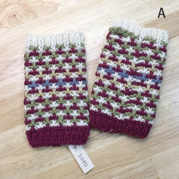 手袋・ハンドウォーマー/ショート／ söpö  手編み　模様編み　防寒　冷え防止に2way クリスマス 3枚目の画像