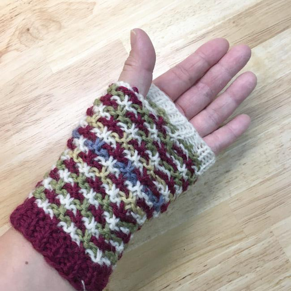 手袋・ハンドウォーマー/ショート／ söpö  手編み　模様編み　防寒　冷え防止に2way クリスマス 7枚目の画像