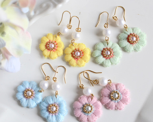 YG 三連 フラワー ピアス ボディピアス お花モチーフの3連マーキーズフラワーバーベル 16G