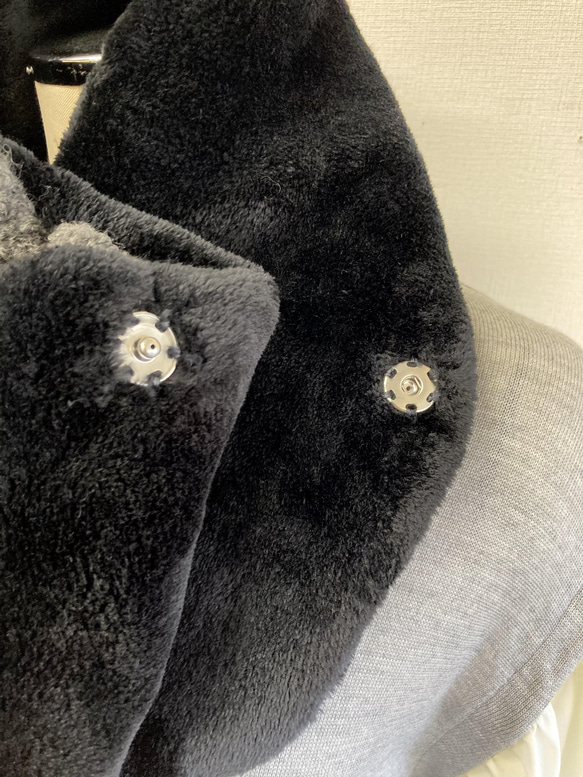 促銷價 ★ Resale x 3 最強蓬鬆保暖❤️ 舒緩貓毛圍巾（黑色） 第5張的照片