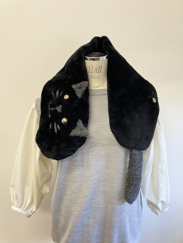 促銷價 ★ Resale x 3 最強蓬鬆保暖❤️ 舒緩貓毛圍巾（黑色） 第4張的照片