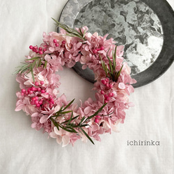 桜ピンクの紫陽花とペッパーベリーのリース✳︎ラッピング無料✳︎プリザ✳︎ひなまつり 1枚目の画像