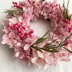 桜ピンクの紫陽花とペッパーベリーのリース✳︎ラッピング無料✳︎プリザ✳︎ひなまつり 5枚目の画像