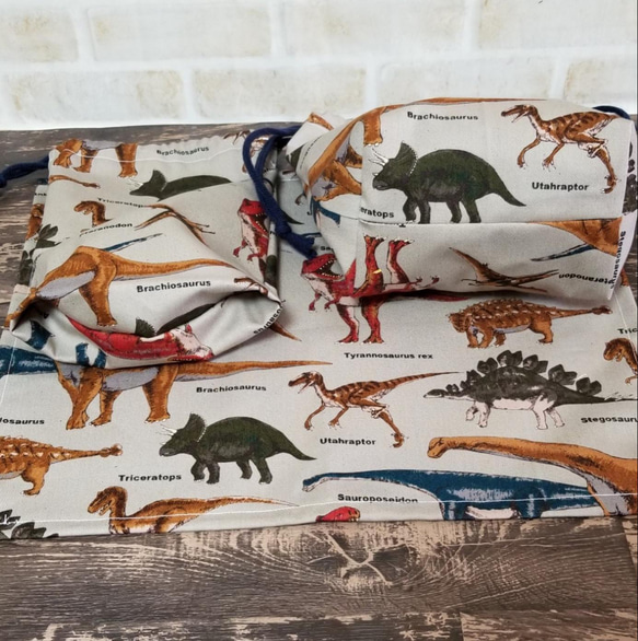 恐竜柄3点セット　お弁当袋　給食袋　コップ袋　ランチョンマット 3枚目の画像