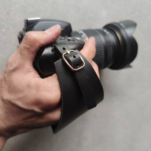 本革 ヌメ革 カメラホルダー リストストラップ 一眼レフ ミラーレスに