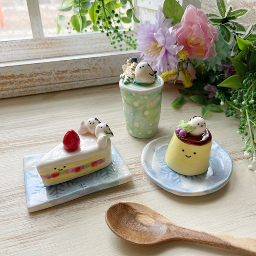 生クリームなりきりシマエナガwithショートケーキちゃん(雪結晶