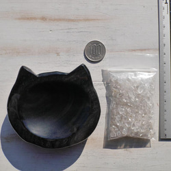 天然石オブシディアン猫型皿(メキシコ産)と水晶さざれ石のセット 約最大幅91×80mm [obct-220120-01] 4枚目の画像
