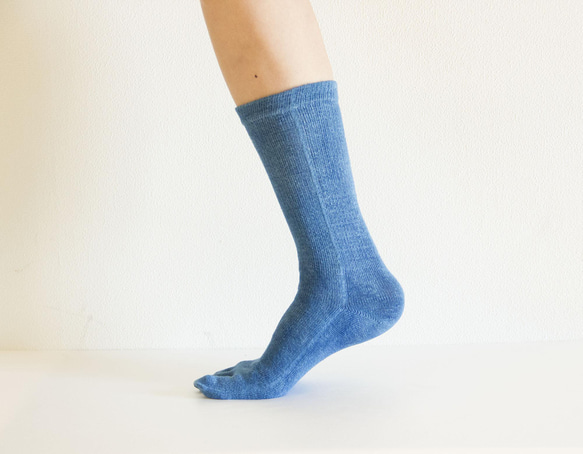 無農薬ヘンプ&コットン５本指靴下　（藍染め）　温活　22～24cm 2枚目の画像
