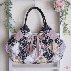 ♪Xmas sale♪リバティ 花の飾り縫い パッチワークキルトのバッグ ピンクMIX 2枚目の画像