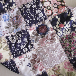 ♪Xmas sale♪リバティ 花の飾り縫い パッチワークキルトのバッグ ピンクMIX 9枚目の画像