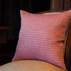 リトアニアリネン100%　ジャカード織クッションカバー（45cm角）ピンク 1枚目の画像