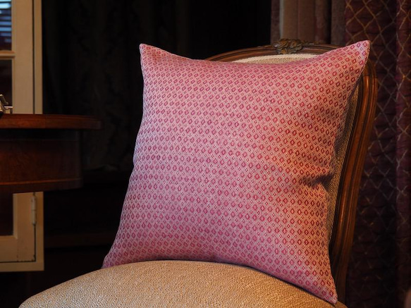 リトアニアリネン100%　ジャカード織クッションカバー（45cm角）ピンク 1枚目の画像