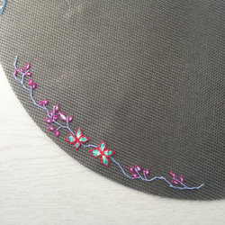 丸型　花の手刺繍ランチョンマット 4枚目の画像