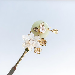 『月夜』天然石と白蝶貝シェル花のかんざし　サーペンティン　　簪　 6枚目の画像