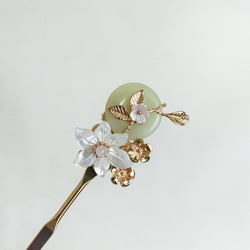 『月夜』天然石と白蝶貝シェル花のかんざし　サーペンティン　　簪　 7枚目の画像