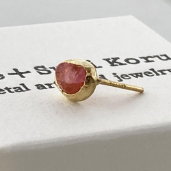 【訳あり特価】k24 Pink Spinel Stud 純金ピンクスピネルスタッド（片耳） 8枚目の画像