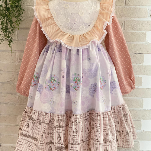 子供服 レース＆ストライプのフリルたっぷりワンピースドレス 後ろ 