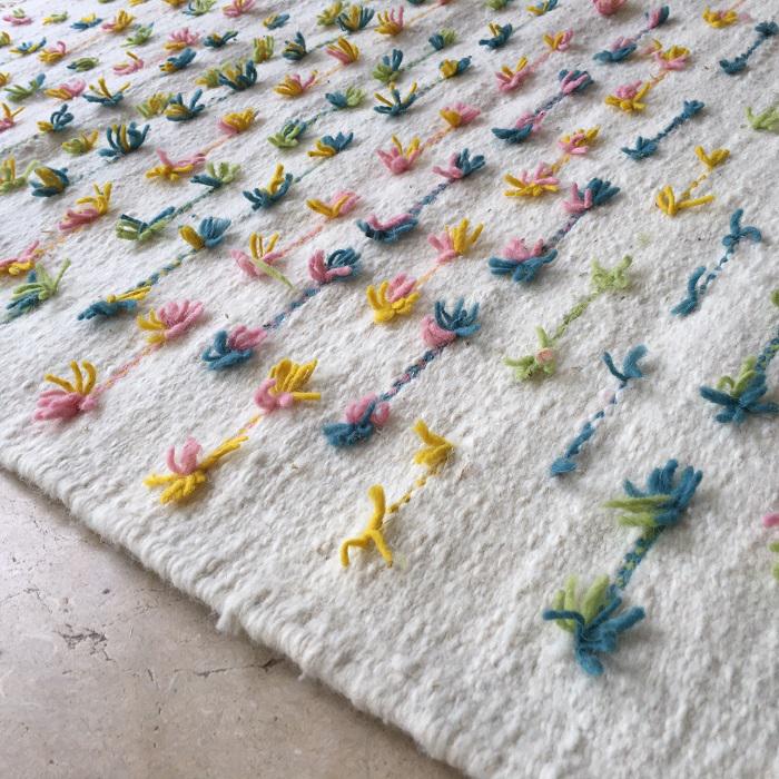 キリム　心踊るカラーたち　ルケフ72　約68×134㎝