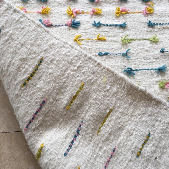 キリム　心踊るカラーたち　ルケフ72　約68×134㎝