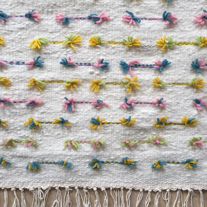 キリム　心踊るカラーたち　ルケフ72　約68×134㎝