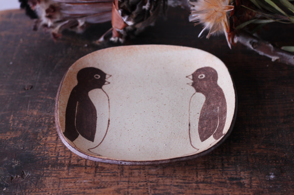 マット釉角皿 アデリーペンギン 2枚目の画像